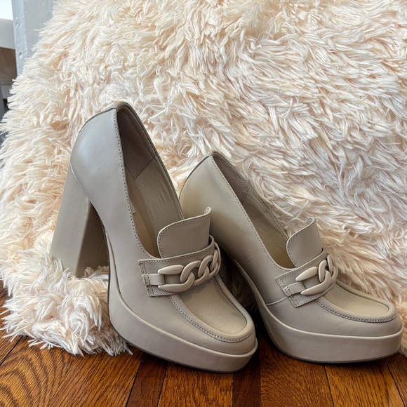 Steve Madden Women's Beige Chain Loafers - Picture 6 of 6